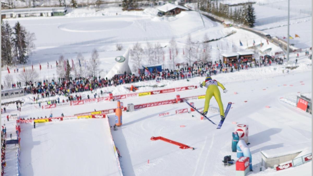 Skispringer aus aller Welt nützen die beiden Sprungschanzen zum Trainieren; Nordische Kombinierer, die in der Langlaufloipe ebenso kompetent sind wie auf der Sprungschanze, tragen hier regelmäßig Wettbewerbe aus., © GP Photo 2013