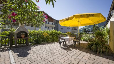 Haus_Tiefenbacher_Dorfstrasse_64_Brixen_Terrasse