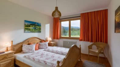 Hahnenkamm-Wohnung-Schlafzimmer-Badesee