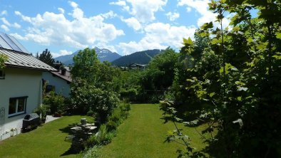 Großer Garten auf zwei Ebenen