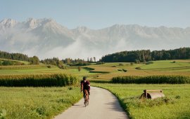 Rennradfahren am Natterer Boden , © Tirol Werbung / Georg Marshall 