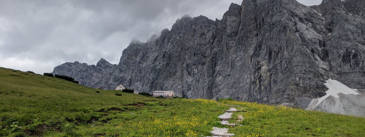 Die Falkenhütte am Fuß der Laliderer Wände, © Christian Klingler