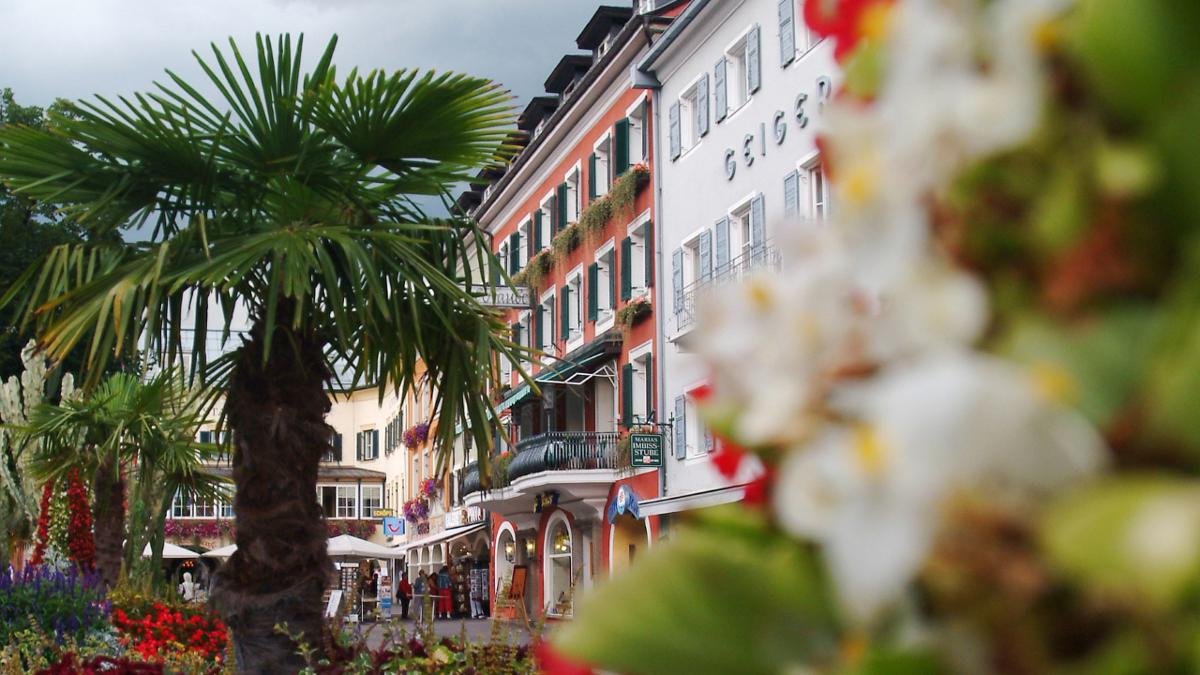 Alter Stadtkern, reges Kulturleben und mediterrane Atmosphäre: Lienz ist immer einen Ausflug wert. Besuchen sollte man unbedingt das über 750 alte Schloss Bruck, das über der Isel thront und neben einem Museum wechselnde Ausstellungen beherbergt., © Tirol Werbung/Aichner Bernhard