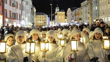 Engelsgesichter: Etwa 500 Kinder aus Innsbrucker Schulen nehmen am Christkindleinzug teil, © Stadt Innsbruck / Robert Parigger