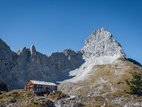 Die Lamsenjochh&uuml;tte unterhalb der Lamsenspitze im Karwendel.
, © Silberregion Karwendel