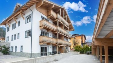 Luxury penthouse with Balcony Ski Storage Carport Lift, © bookingcom