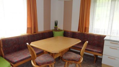 Zillertal_Wiesenhof_Ferienwohnung Eva_Küche_Sitzec