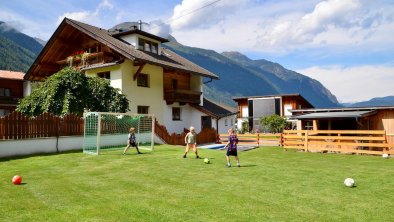 Privater Sportplatz und Spielplatz  - 3 Gehminuten