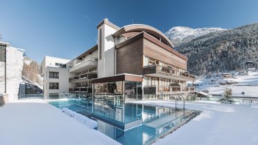 Bergland Outdoorpool Winter, © Dominic Rossner