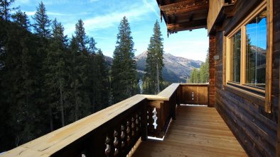 Chalet von Balkon aus Blick auf Berg Sommer