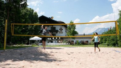 Hotel Hirschen mit Beachvolleyballplatz