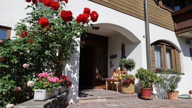 Hauseingang Ferienwohnungen Mils bei Hall in Tirol