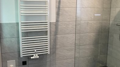 Badezimmer mit Dusche