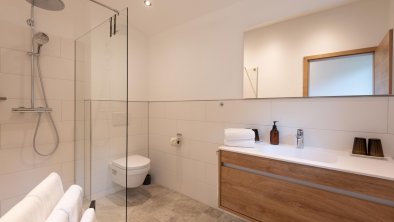 Kaiserluft_Chalets_Oberfeld_43_Scheffau_Badezimmer