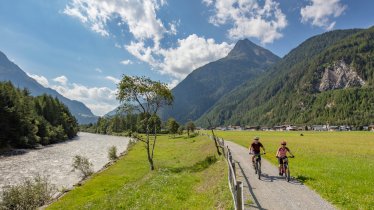 Ötztal Radweg entlang der Ötztaler Ache, © Ötztal Tourismus/Lukas Ennemoser