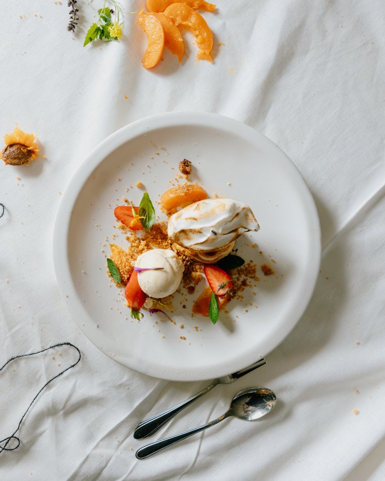 Der Scheiterhaufen: Früher ein Dessert, das als Resteverwertung galt - heute wird es im Gasthaus Nester neu interpretiert. , © Tirol Werbung / Ramon Haindl 