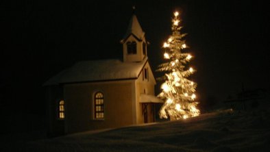 Kapelle in weihnachtlicher Stimmung