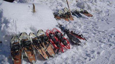 Die Schneeschuhe stehen schon bereit..., © Hotel Schöne Aussicht