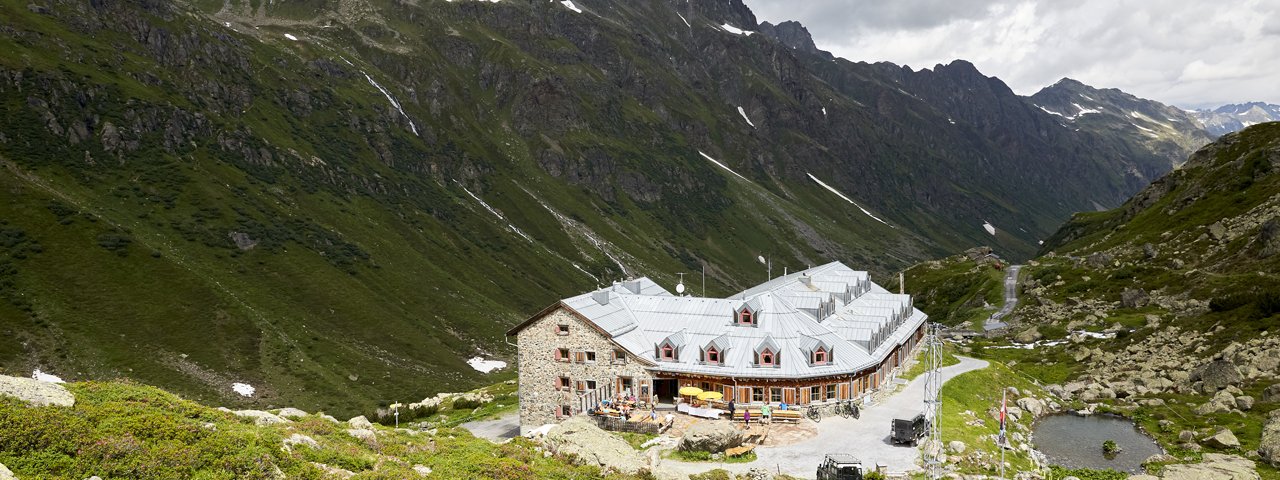 Jamtalhütte im Silvretta Gebirge, © TVB Paznaun-Ischgl