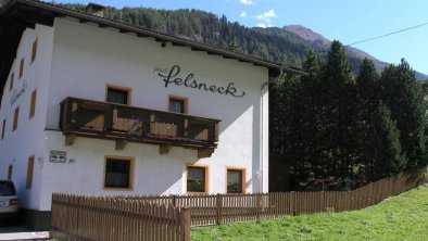 Haus Felsneck im Sommer