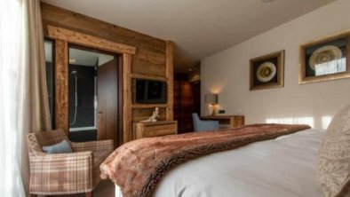 Chalet has six luxurious and equally sized bedrooms, © bookingcom