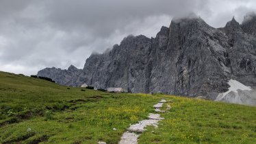 Die Falkenhütte am Fuß der Laliderer Wände, © Christian Klingler