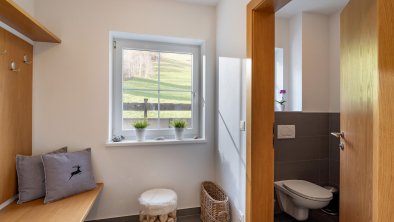 Ferienhaus_Wirtheim_Moosen_26_Brixen_Garderobe_WC