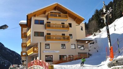 Unser Hotel liegt direkt an der Skipiste