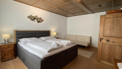 Schlafzimmer 3 mit Doppelbett und Couch