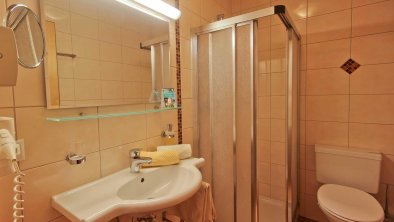 Doppelzimmer Bad mit Dusche