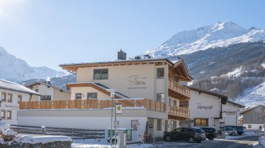 Haus Simone im Winter mit Bergblick