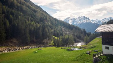 Blick zum Bach, Fischteich, Berge 1 jpg klein, © Obex Michael