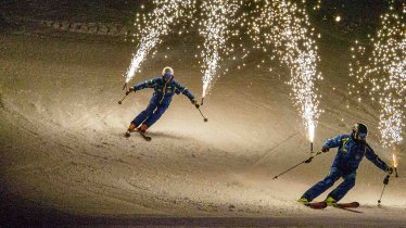 Da fliegen die Funken: Die Skishow "Schneetreiben" in St. Anton ist ein spektakuläres Erlebnis, © TVB St. Anton am Arlberg / Jakub Sedivy