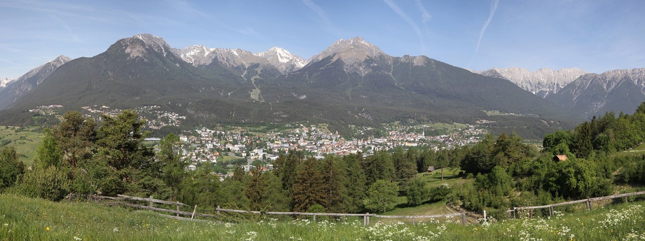 Ausblick auf Imst im Sommer, © Tirol Werbung/Bernhard Aichner