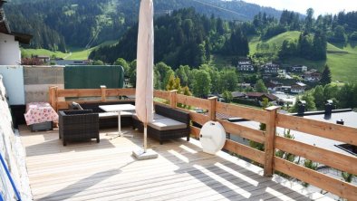 Terrasse mit Blick zum Bergdoktor Haus!!, © Appartement Pohl