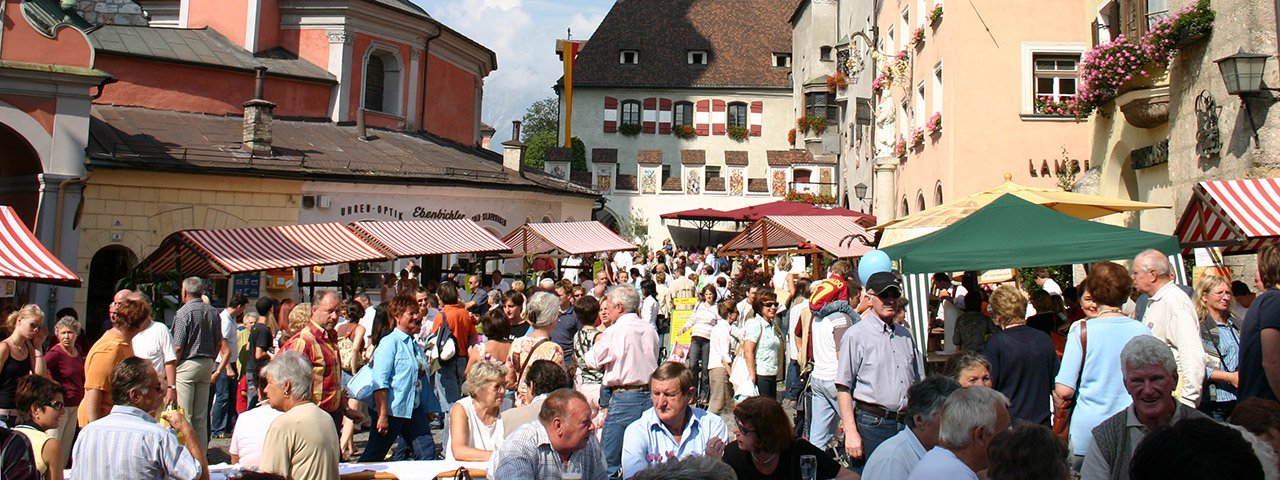 Mitte Oktober wird aus dem Haller Bauernmarkt ein Herbstfest, © Region Hall-Wattens