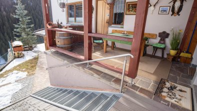 Alpenblick Navis - Terrasse mit Zugang zum Garten