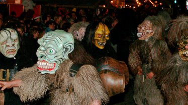 Wild und gruselig: Krampuslauf auf dem Lienzer Adventmarkt, © Osttirol Werbung / Zlöbl