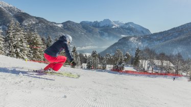 Skifahren in Achenkirch mit Blick auf den Achensee, © Achensee Tourismus