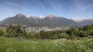 Ausblick auf Imst im Sommer, © Tirol Werbung/Bernhard Aichner