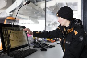 Eva-Maria Schulze sorgt für einen reibungslosen Betrieb der Eisgratbahn, © Tirol Werbung/Gregor Sailer