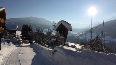 Blick vom Parkplatz Richtung Dorf, © Fam. Mayer