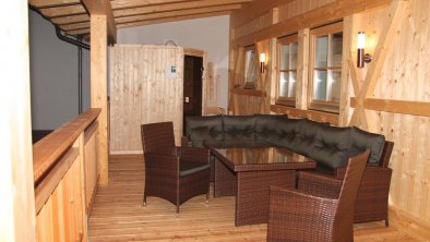 Veranda mit Loungebereich und Sauna