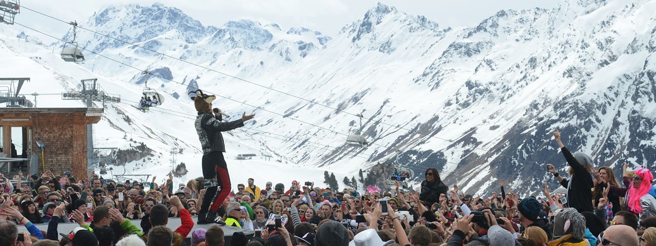 Feierstimmung beim Top of the Mountains Concert in Ischgl - hier mit "30 Seconds to Mars", © TVB Paznaun-Ischgl