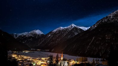 Holzgau bei Nacht