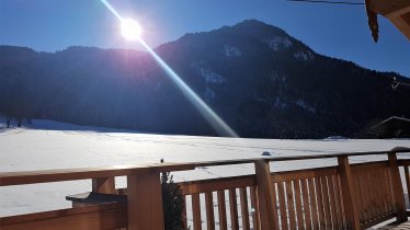 Wintersonne-auf-dem-Balkon_Chalet-Matty, © Isa Kilper