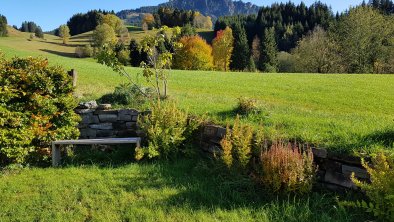 Der Blick vom Garten zum Hausberg der Jungholzer- der Sorgschrofen, © im-web.de/ DS Destination Solutions GmbH (eda35)