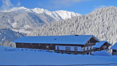 seitliche Winter Hausansicht, © Bauernhaus Enterhof