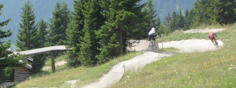 Lasst es krachen beim Fahrtechniktraining im Bikepark.