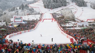 Zieleinlauf beim Hahnenkamm-Rennen in Kitzbühel, © Tirol Werbung/Jens Schwarz